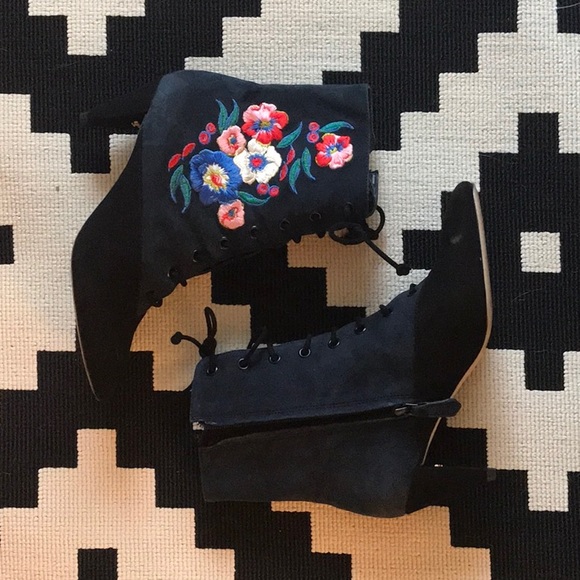 Tory Burch Shoes - Tory Burch Cassidy boot